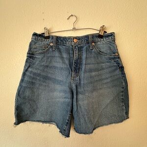 Universal Threads Medium Wash Bermuda Jean Short